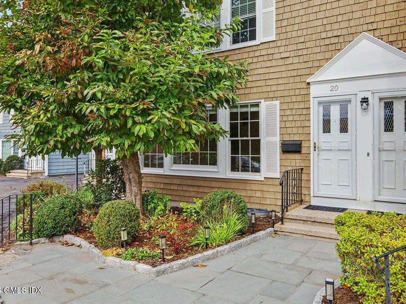 102 Valley Road 20, Cos Cob CT 06807