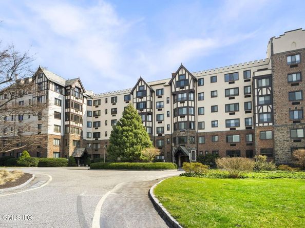 47 Lafayette Place 2D, Greenwich CT 06830