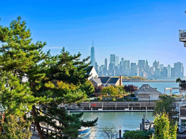 208 Shearwater Ct West 37, Jersey City NJ 07305