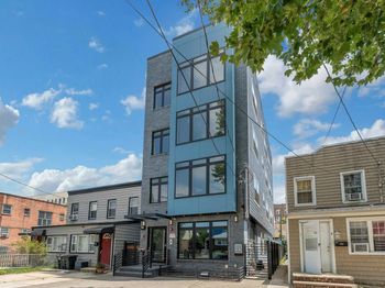 76 Corbin Ave