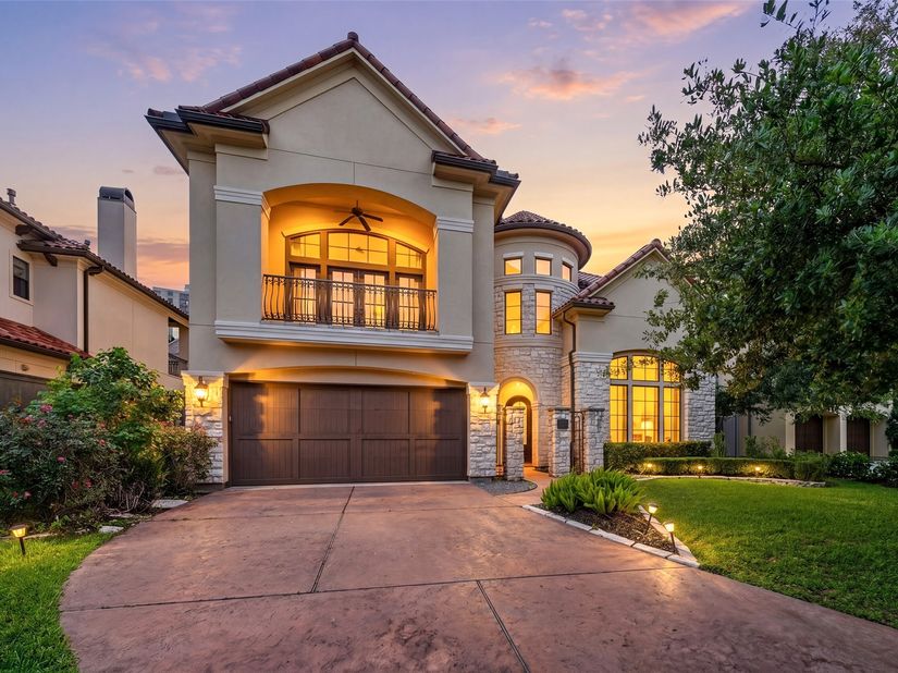 2400 Avalon Place, Houston TX 77019