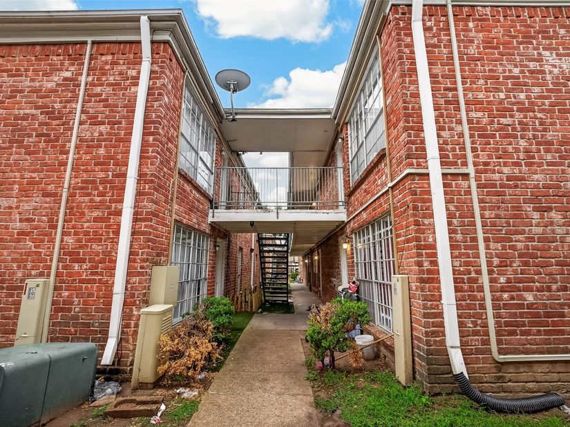 9201 Clarewood Drive 94, Houston TX 77036