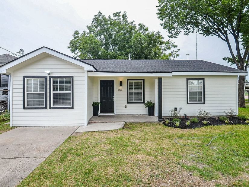 5710 Cherry Street, Houston TX 77026