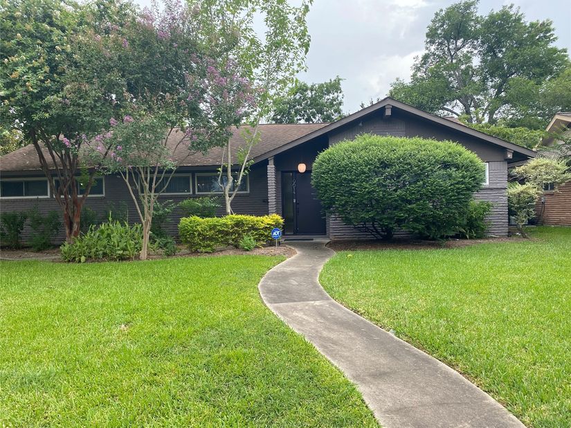 9614 Greenwillow Street, Houston TX 77096