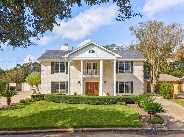 1933 Country Club Boulevard, Sugar Land TX 77478