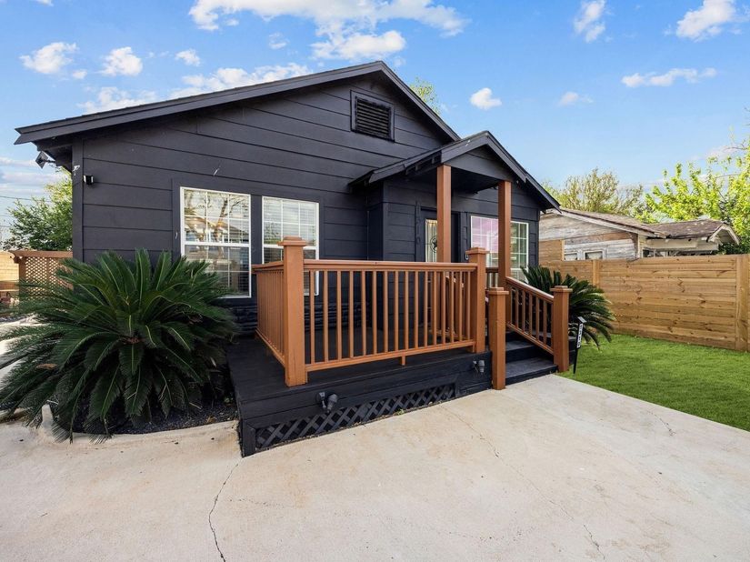 1310 Walton Street, Houston TX 77009