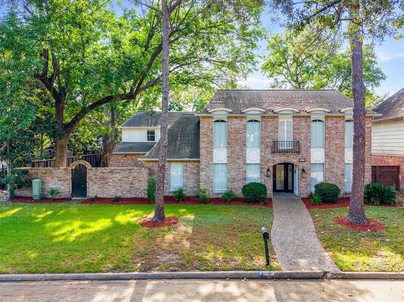 903 Crossroads Drive, Houston TX 77079