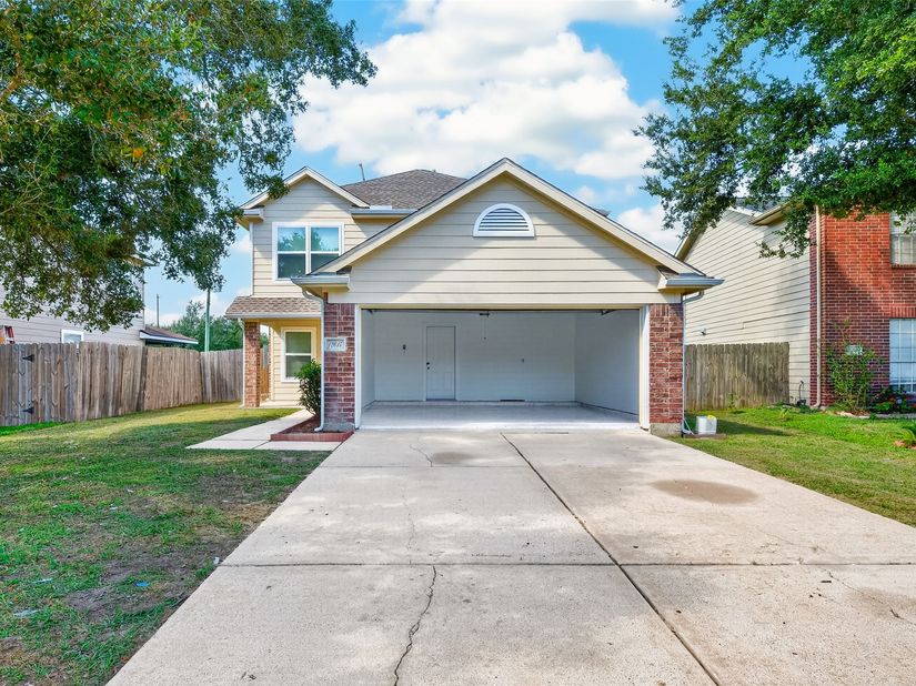 12615 Verdant Brook Drive, Houston TX 77085