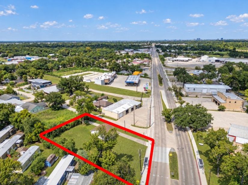 7713 Airline Drive, Houston TX 77037
