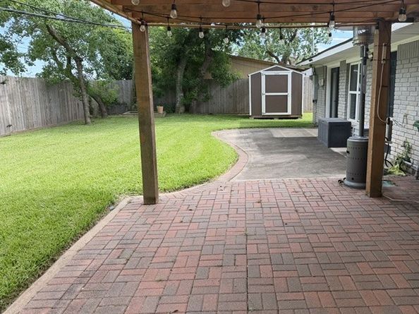 9715 Greenwillow Street, Houston TX 77096