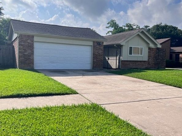 15523 Pensgate Street, Houston TX 77062