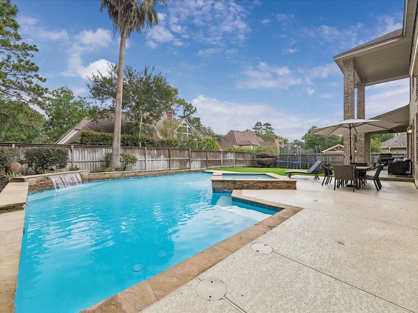 6103 Rustic Creek Lane, Kingwood TX 77345