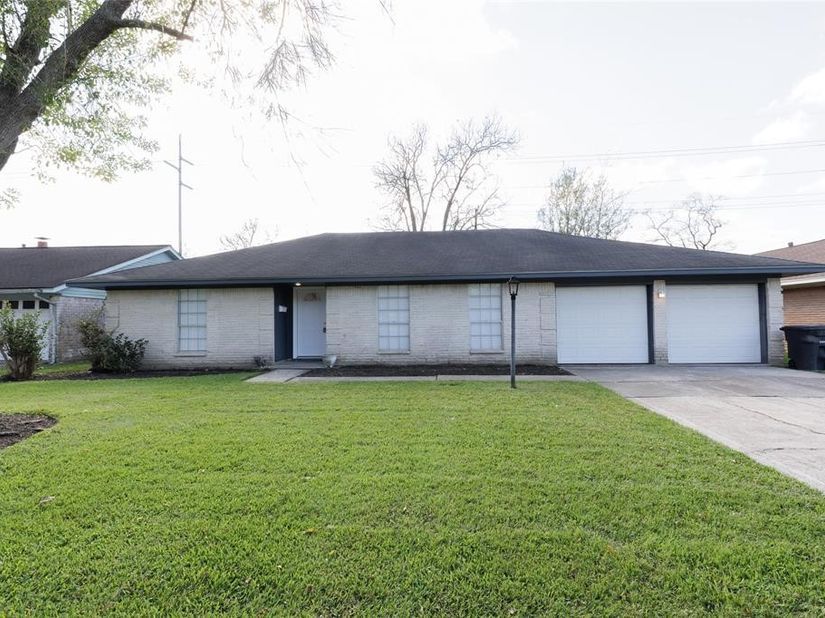 2510 Straight Creek Drive, Houston TX 77017
