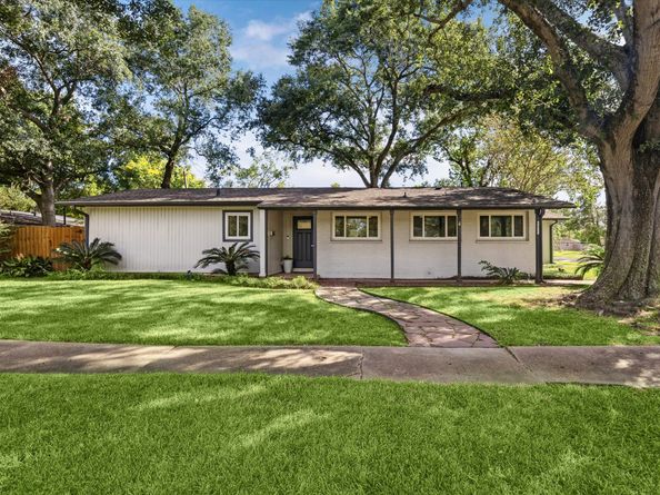 8621 Bob White Drive, Houston TX 77074