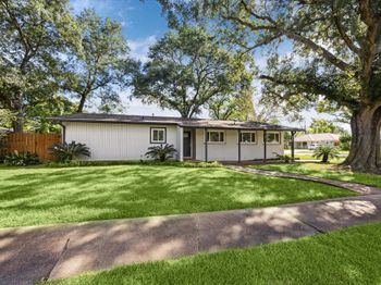 8621 Bob White Drive