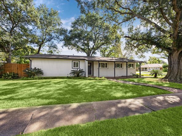 8621 Bob White Drive, Houston TX 77074