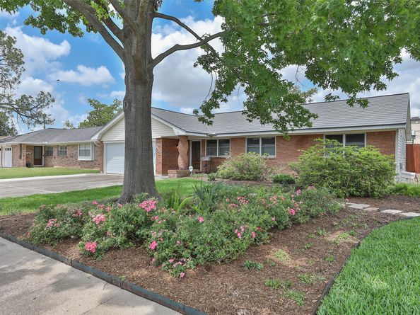 2427 Willowby Drive, Houston TX 77008