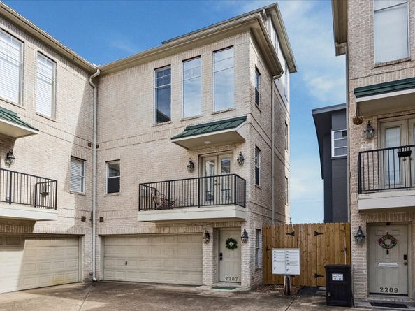 2207 Austin Street, Houston TX 77002