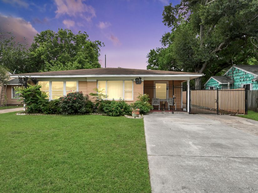 8043 Wier Drive, Houston TX 77017