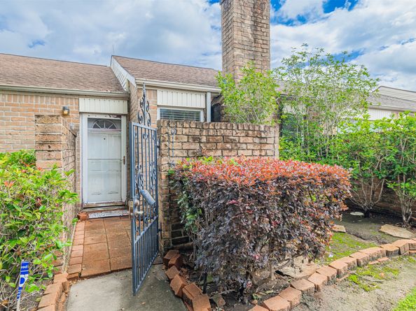 9116 Wilcrest Drive 9116, Houston TX 77099