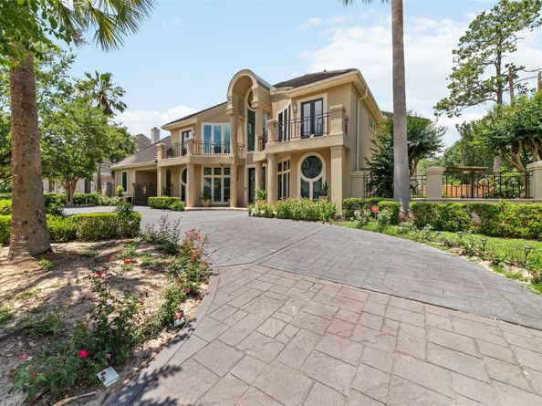 2814 Cedar Woods Place, Houston TX 77068