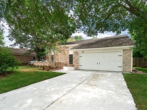 13911 Briar Place Drive, Houston TX 77077