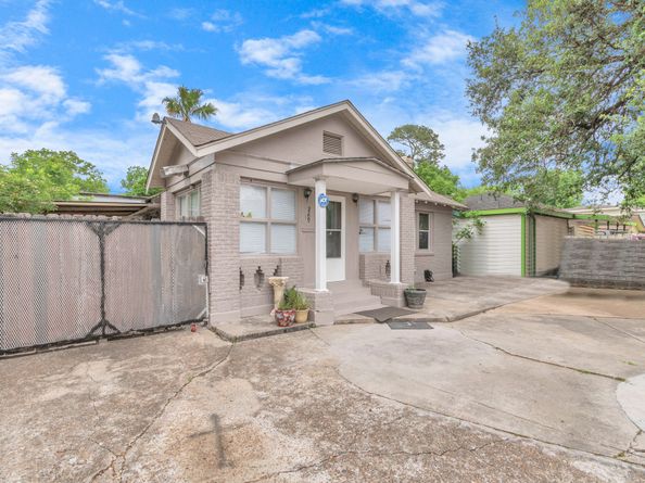 8209 Howard Drive, Houston TX 77017