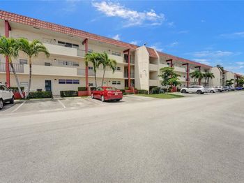 811 S Hollybrook Drive