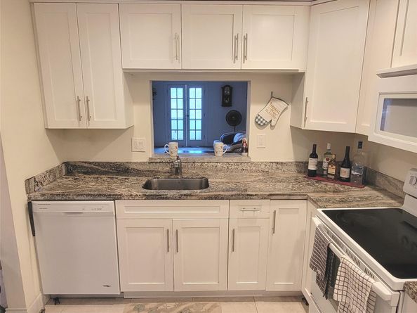 2800 Somerset 312, Lauderdale Lakes FL 33311