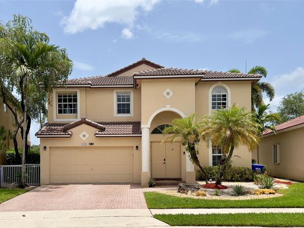 1423 SW 158th Ave, Pembroke Pines FL 33027