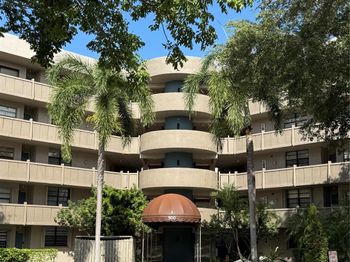 900 Colony Point Cir