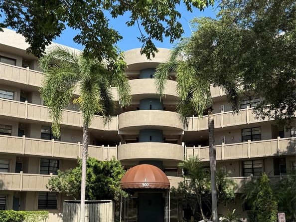 900 Colony Point Cir 121, Pembroke Pines FL 33026