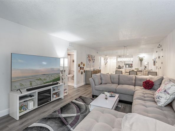 8901 S Hollybrook Blvd 201, Pembroke Pines FL 33025