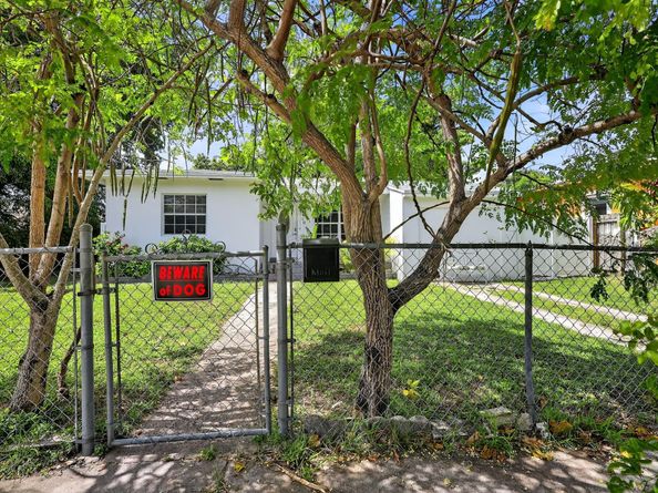 40 NW 68th St, Miami FL 33150