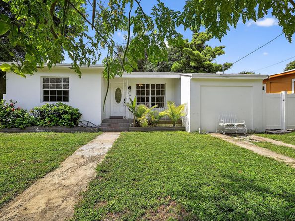 40 NW 68th St, Miami FL 33150