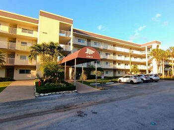 4735 E Lucerne Lakes Boulevard E