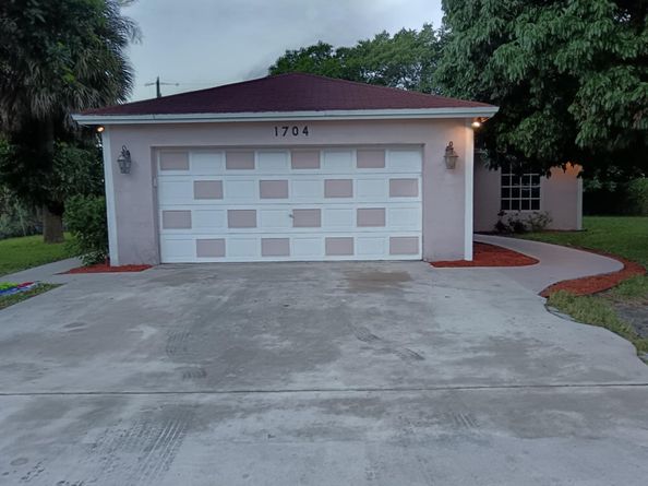 1704 Boardman Avenue, Mangonia Park FL 33407
