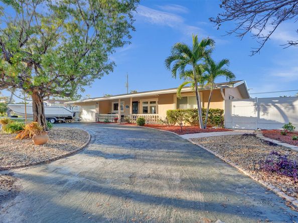 2585 SE 3rd St, Pompano Beach FL 33062