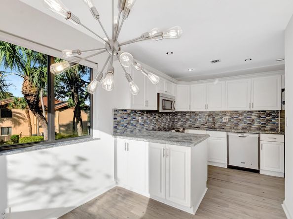 5334 Fountains Dr 221, Lake Worth FL 33467