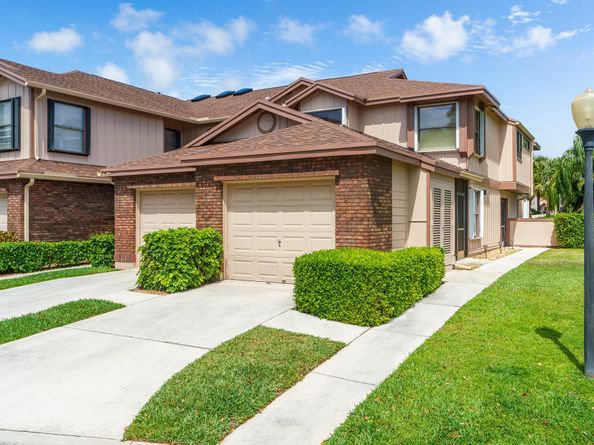 900 Crosswinds Dr D2, Greenacres FL 33413