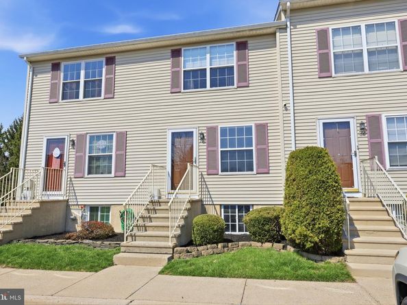 33 Carriage Knoll Court, Langhorne PA 19047