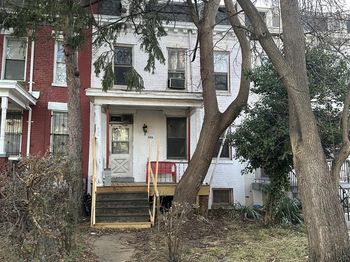 606 Kenyon Street NW