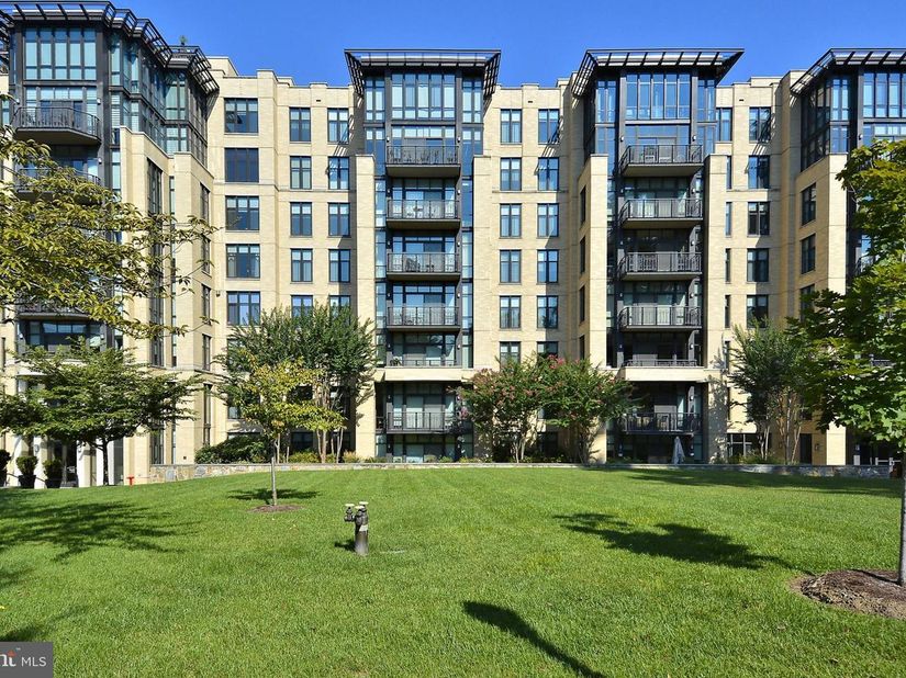 4301 Military Road NW PH5, Washington DC 20015