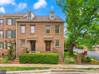1242 Michigan Court