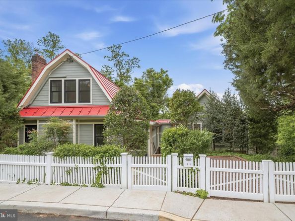 26 Wellesley Circle, Glen Echo MD 20812