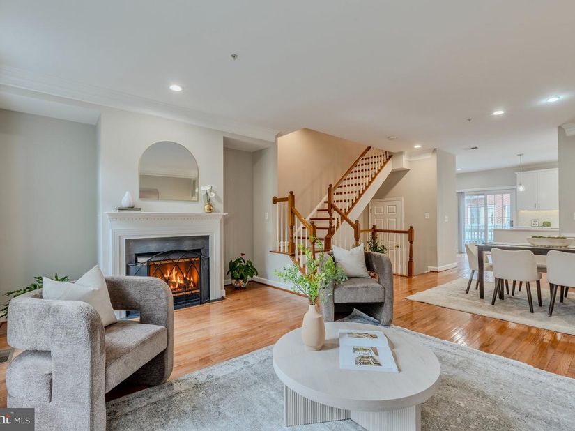 8816 Hunting Lodge Court, Vienna VA 22182