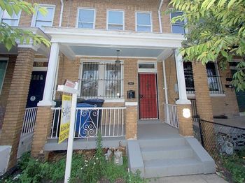 3422 9TH Street NE