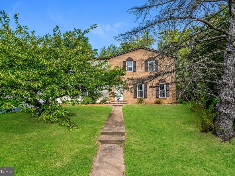 662 Herndon Parkway, Herndon VA 20170