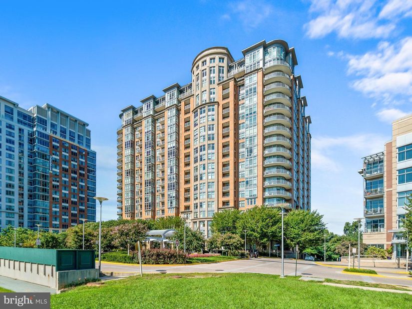 8220 Crestwood Heights Drive 511, Mclean VA 22102