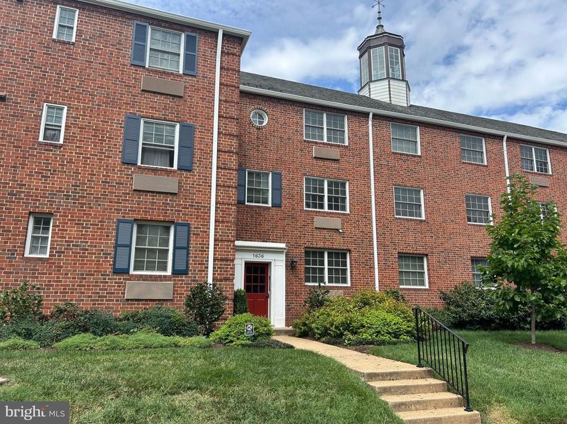 1636 W Abingdon Drive 102, Alexandria VA 22314